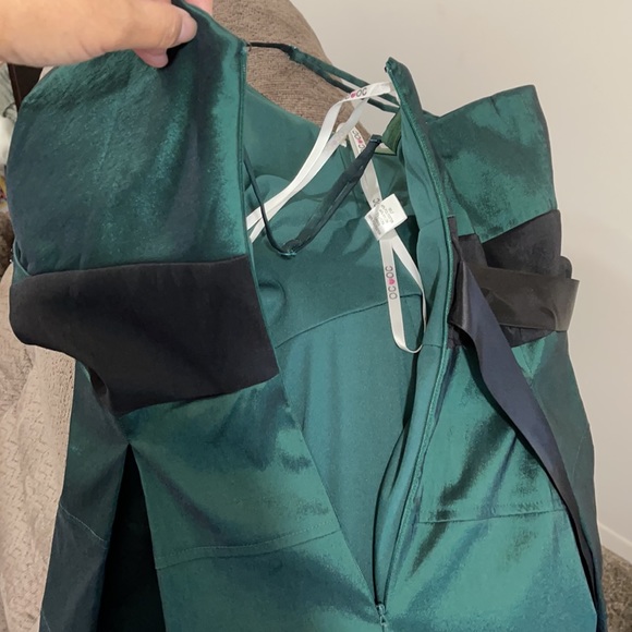 Gorgeous Green Evening Dress - Picture 13 of 15